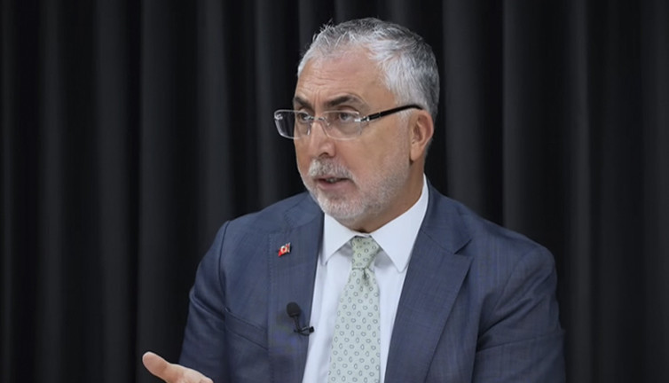 Bakan Vedat Işıkhan, emeklileri canlı yayında çileden çıkardı! Tepkiler çığ gibi büyüdü...