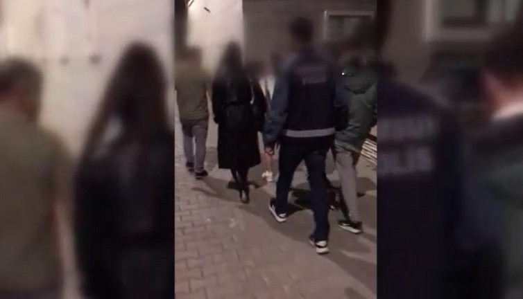 Samsun'da masaj salonlarına fuhuş operasyonu! Çok sayıda kişi gözaltına alındı