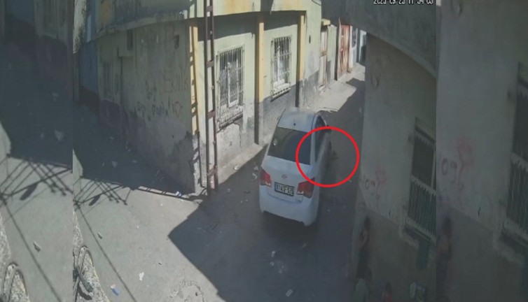 Adana’da yürek burkan kaza! Minik Cumali’ye otomobil çarptı