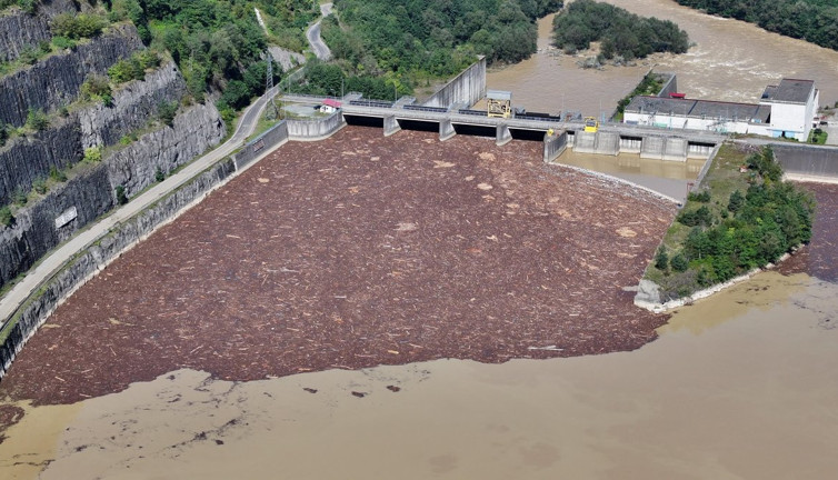 Artvin'de sel ve heyelanlar, Çoruh Nehri'nin rengini değişti! Gelen görüntüler şoke etti