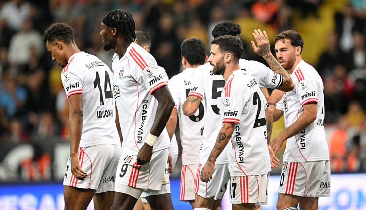 Kayseri'de ilklerin gecesi: Beşiktaş'ın yıldızları sahneye çıktı