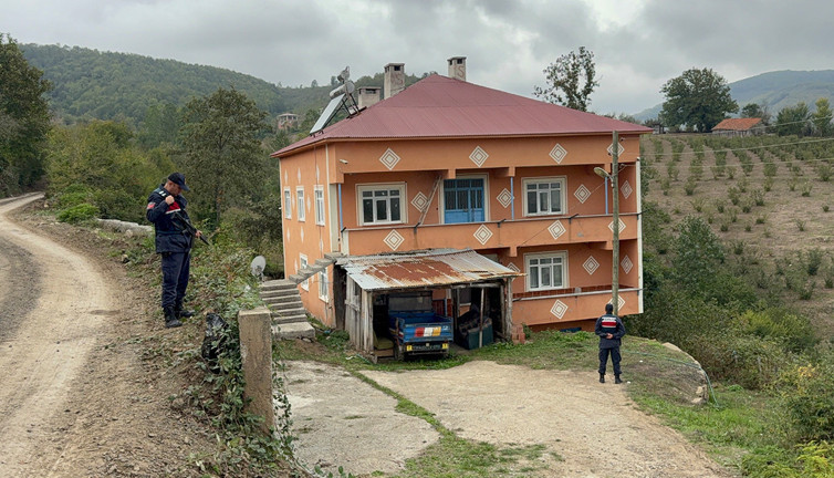 Eşini öldürüp kaçtı! Cinayet yolun ortasında çözüldü: Her satırı kan dondurur