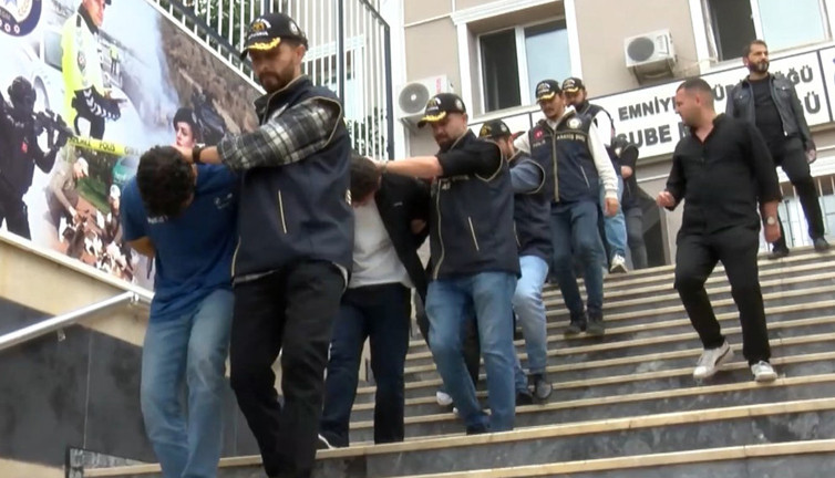 İstanbul’da Motosiklet hırsızlarına şafak operasyonu! Çok sayıda kişi gözaltına alındı