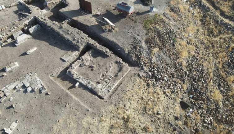 Ani'de tarihi keşif! Selçuklu kümbeti gün yüzüne çıkarıldı