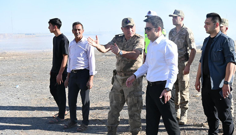 Mısır balyası alev aldı! Kaymakamla birlikte ekipler bölgeye hareket etti