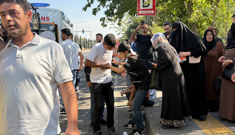 Diyarbakır’da minibüs durağa daldı! Can pazarı yaşandı: Çok sayıda kişi yaralandı