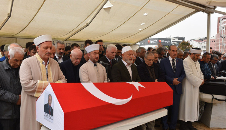 Yavuz Bülent Bakiler son yolculuğuna uğurlandı