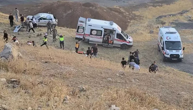 Şırnak'ta otomobil şarampole yuvarlandı: 1 ölü, 1 yaralı