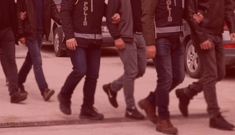 Bakan Yerlikaya duyurdu: Kırmızı bültenle aranan 9 suçlu Türkiye’ye getirildi