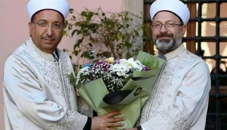 Diyanet'te 22 yıl sonra yeni karar! Cübbedeki düğme kalkıyor