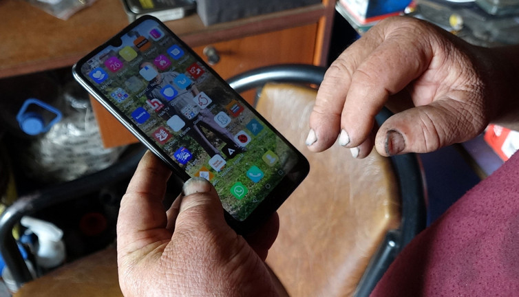 Bir telefonla hayatı karardı! Hem parasız kaldı hem de borçlandı