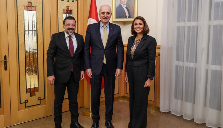 Numan Kurtulmuş 2 gazeteciyi Macaristan’da barıştırdı! Nevşin Mengü'yle Melik Yiğitel canlı yayında birbirlerine girmişlerdi