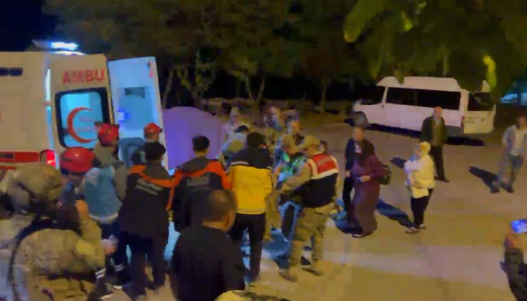 Kutsal dağda kayalıklardan düştü! Ekipler kadını kurtarmak için seferber oldu