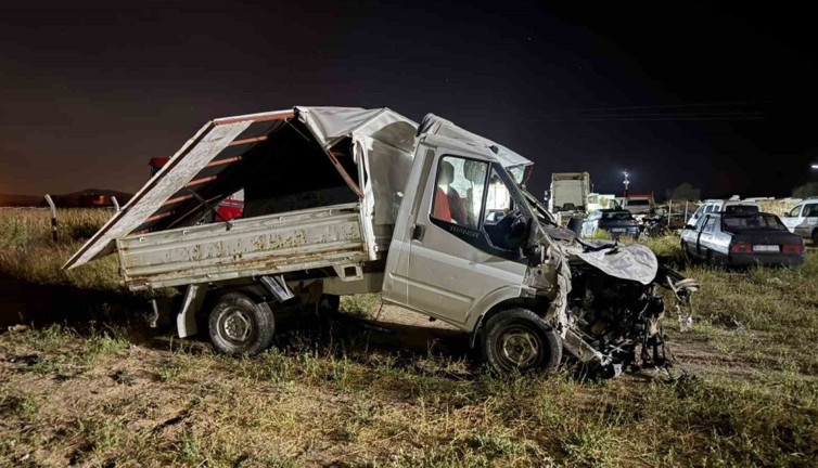 Kamyonetler demir yığınına döndü!