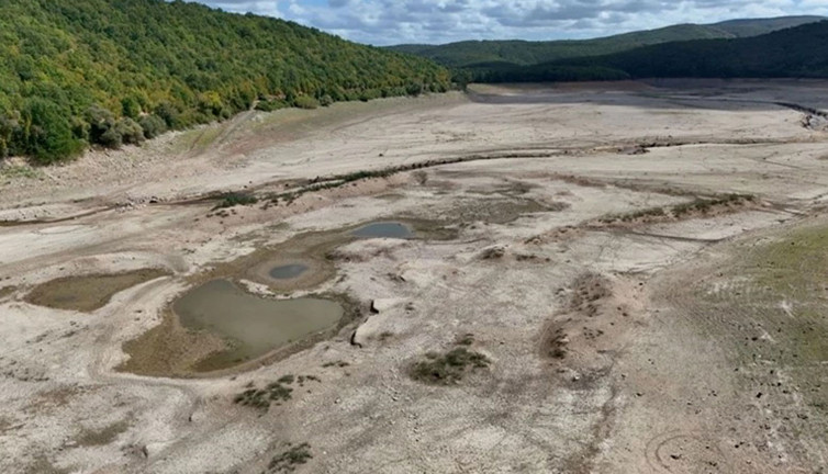 İstanbullulara kötü haber! Büyük baraj kurudu