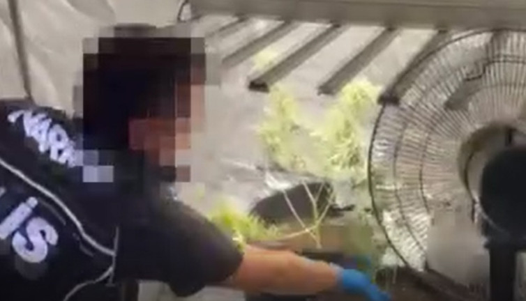 Ev değil laboratuvar! Özel sistemle üretim yapıyordu: Polis eve girince şok oldu
