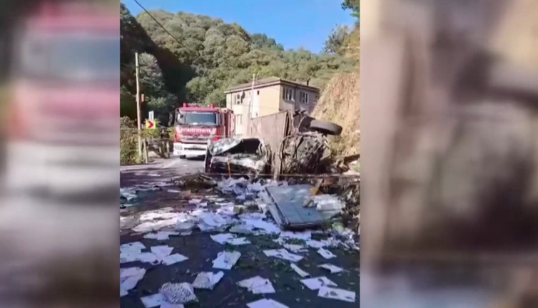 Kamyon savrulup alt yola uçtu! Sarıyer’de korkunç kaza