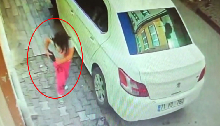 Altın dolu keseyi düşürdü! Anne-kızın hesaplayamadığı şey