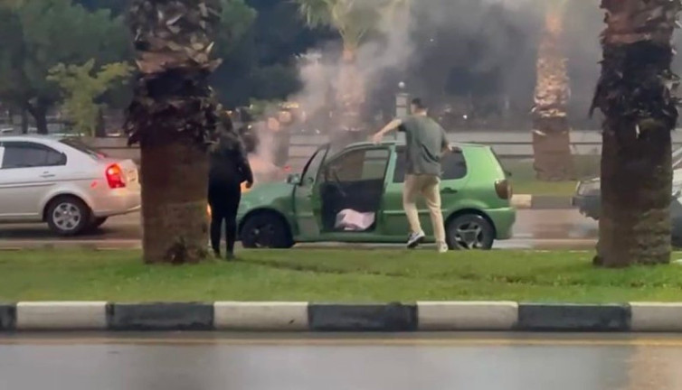 Manisa’da seyir halindeki otomobil alev aldı!