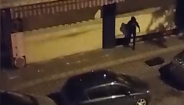 Bahçelievler’de film gibi soygun! Kuyumcunun kepenklerini kırdılar: 3 kilo altını alıp gittiler