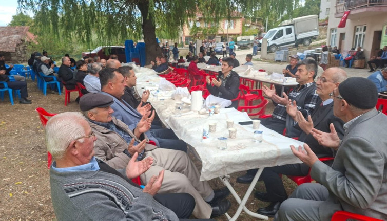 Bin kişilik hayır sofrası: Yukarı Yoncaağaç'ta lezzetli gelenek!