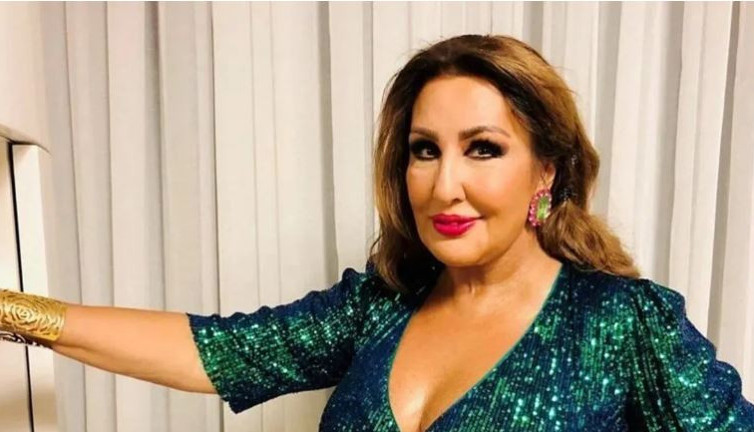 Ünlü şarkıcıyı akrep soktu! Apar topar hastaneye kaldırıldı