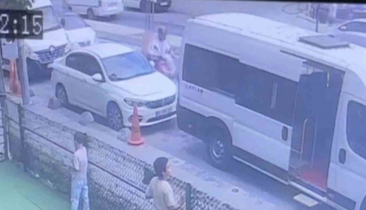 Arnavutköy’de yol verme tartışması sopalı kavgaya dönüştü