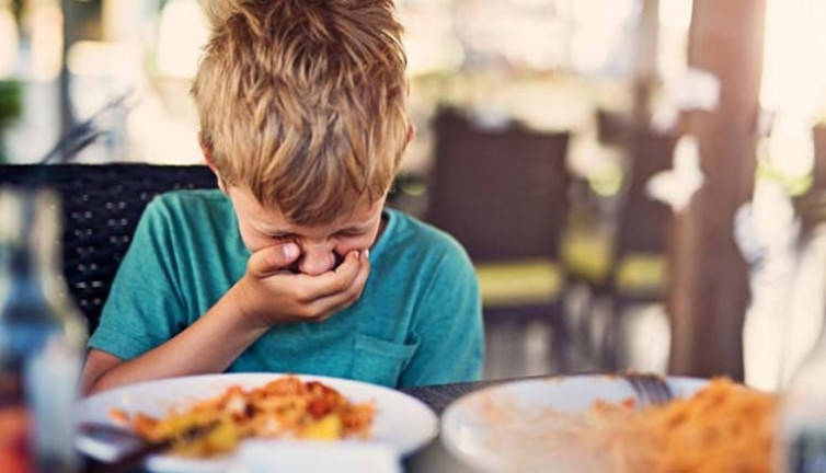 Türkiye'de gıda zehirlenmeleri kırmızı alarm veriyor! Ölümler var! Uzmanlardan hayat kurtaran uyarılar