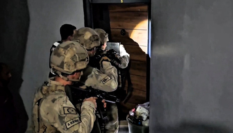 Batman’da 5 kişilik bahis çetesi çökertildi