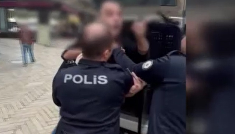 Kocaeli’nde gazetecilere linç girişim! Sopalar havada, polis, saldırganların planını bozdu