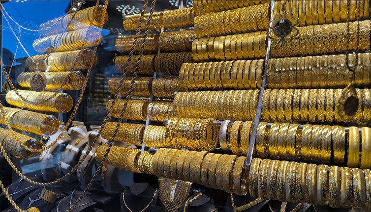 O şehirde kuyumcu vitrinlerinden kaldırıldı: Valilik yasakladı