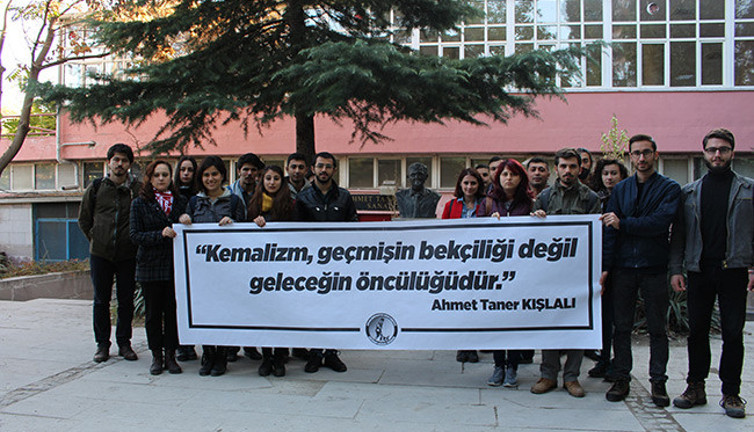 Ahmet Taner Kışlalı Unutulmadı