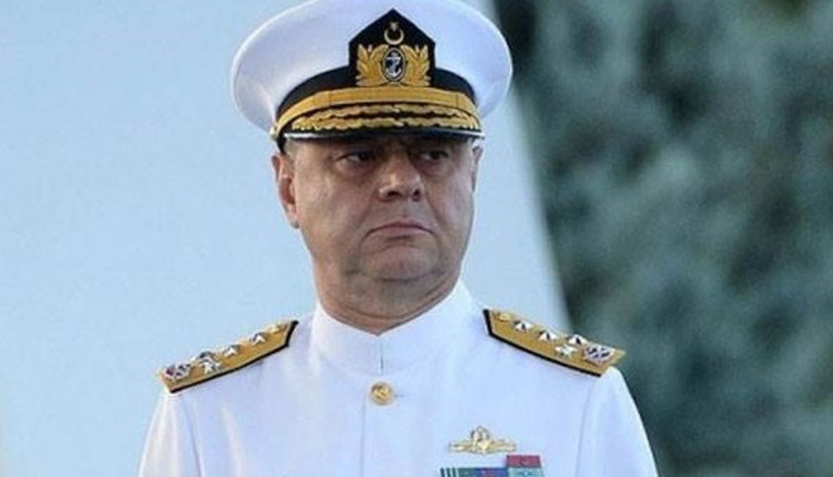 Rütbesini söküp, ağzını bantladılar!