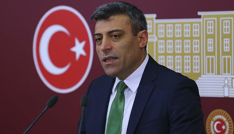 Yılmaz: Bayrak olayı Kürt seçmene mesaj!