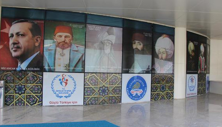 Atatürk'ü kaldırıp 2'nci Abdülhamid'in fotoğrafını koydular