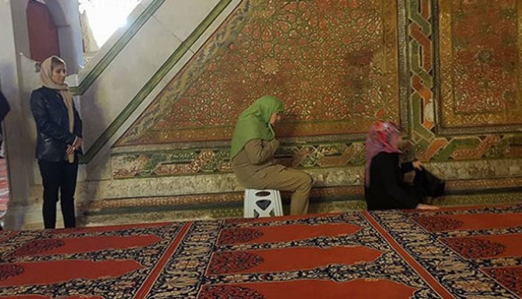 Meral Akşener'in namaz kıldığı Eski Cami'deki tarihi ayrıntı