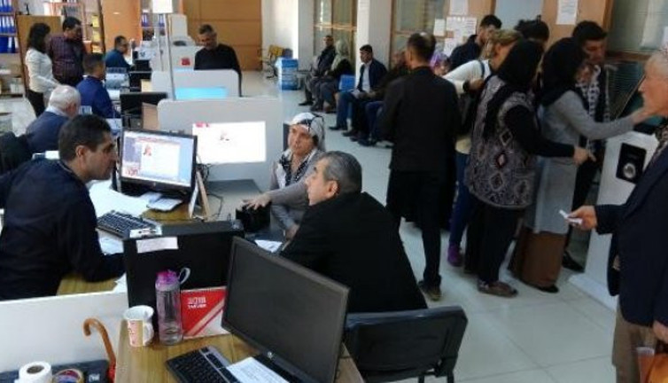 Nüfus müdürlüklerinde ehliyet-pasaport yoğunluğu