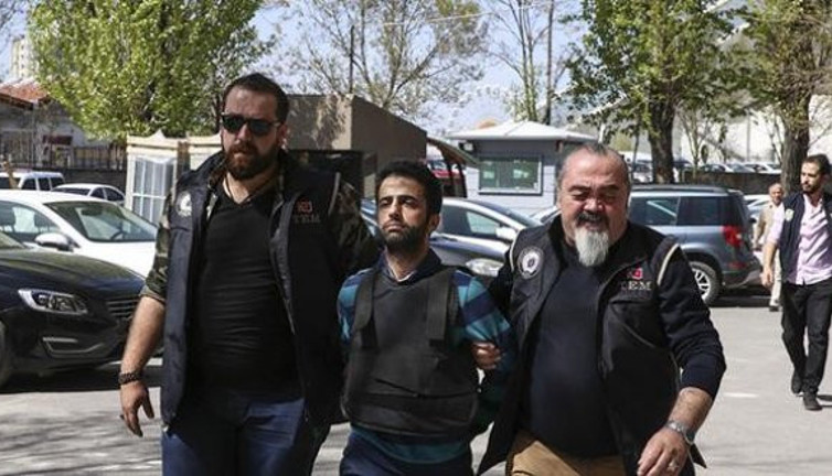 Karlov suikastının azmettiricisini icra takibi yakalattı