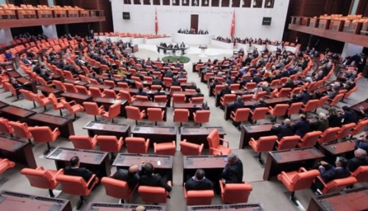 AKP Meclis'teki çoğunluğu kaybediyor