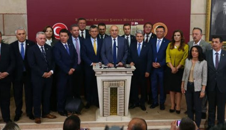 15 vekil CHP'ye geri döndü
