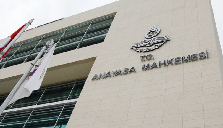 2 siyasi parti hakkında suç duyurusu