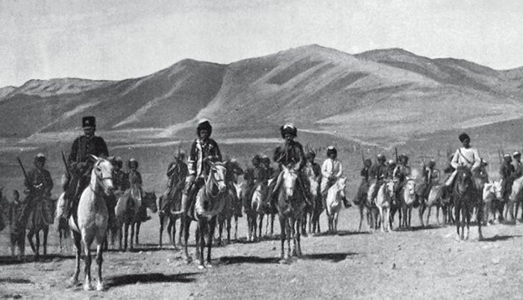 Kalemini bırakıp haine ilk kurşunu o sıktı
