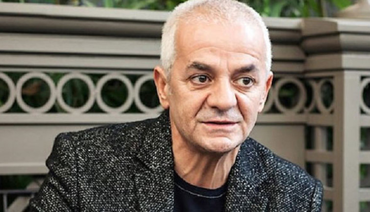 Zafer Algöz mücevher dolu çantayı sahibine teslim etti