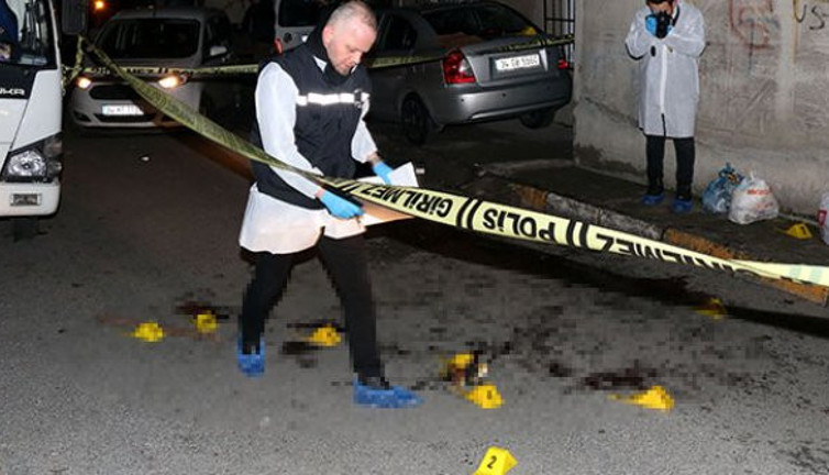 Kızını döven damadını sokak ortasında öldürdü!