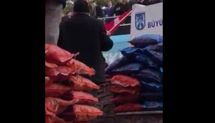 AKP’nin mitinginde dikkat çeken görüntü