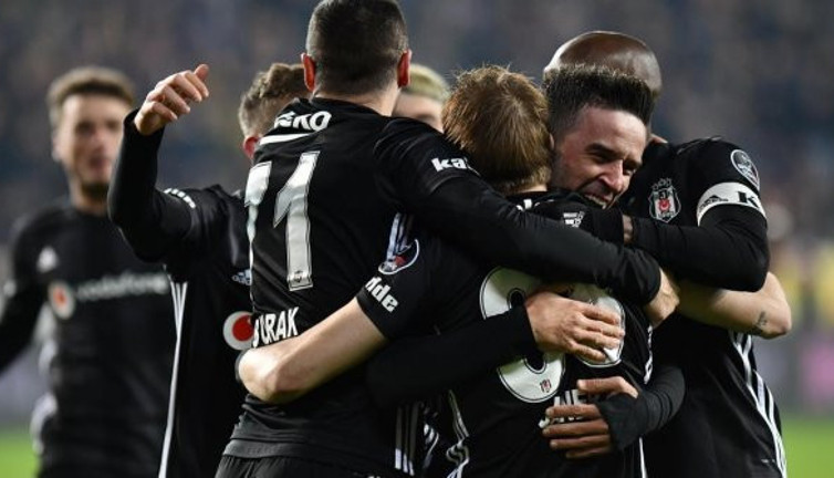 Beşiktaş’ın orta saha oyuncularından forvet performansı