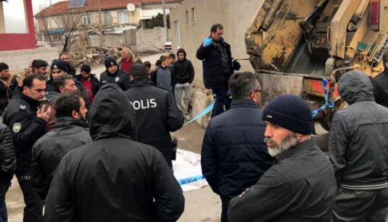 Okul yolunda çöp kamyon faciası