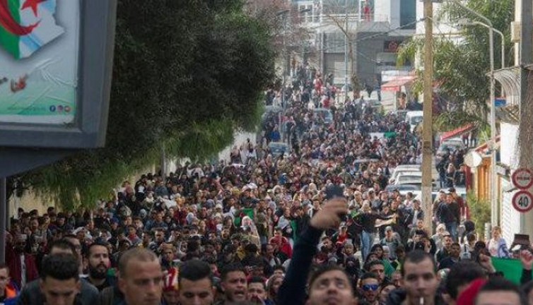 Cezayir'de seçimler ertelendi