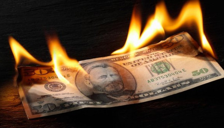 O ekonomistten dolar uyarısı: “Sayın Bakanın söylediği gibi değil”