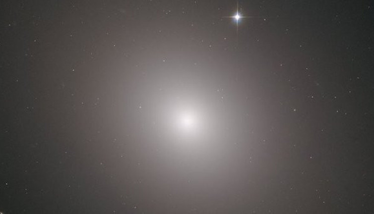 Hubble Teleskobu 'Messier 49 Galaksisi'ni fotoğrafladı